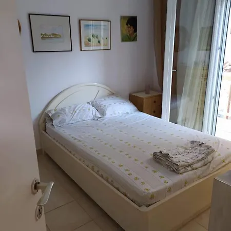 아파트 Wonderful And Cozy 50m From The Sea 네오이 에피바타이